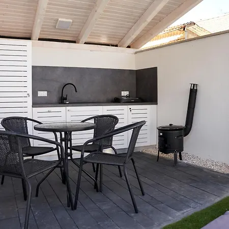 Beke 10 Apartmanhaz Apartament