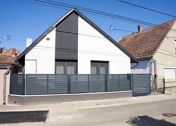 Beke 10 Apartmanhaz Villány