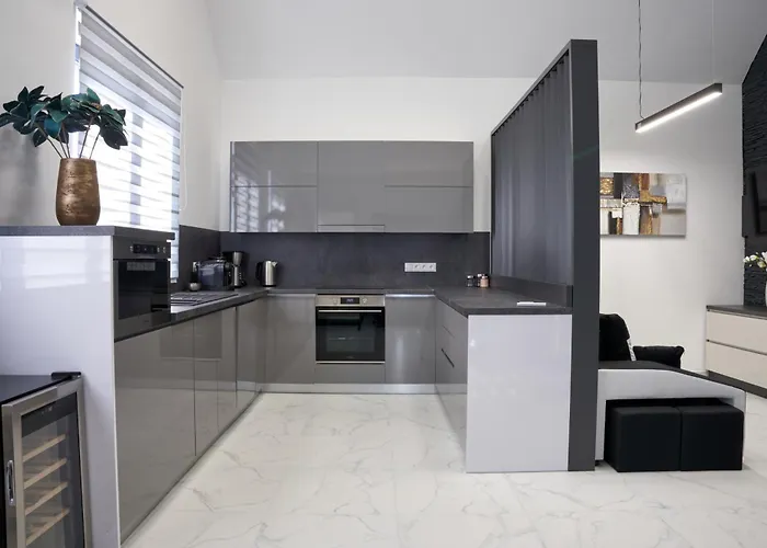 Beke 10 Apartmanhaz 维拉尼